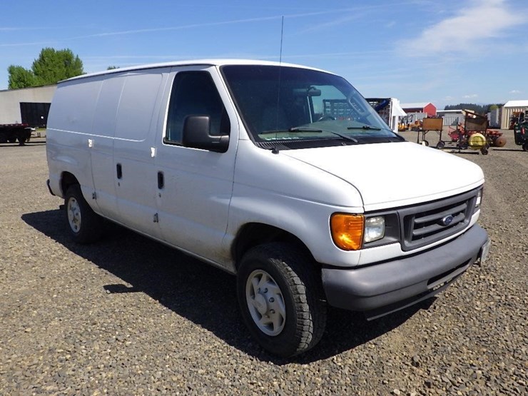 2007-ford-cargo-image-3