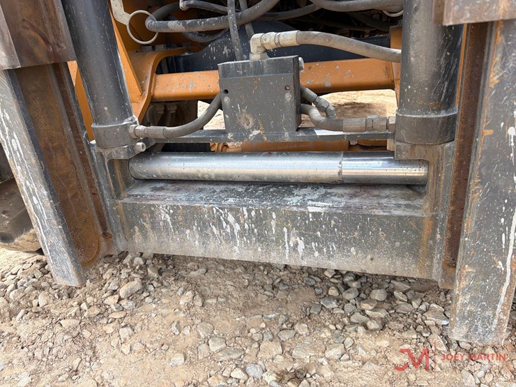 2019-case-586h-image-8