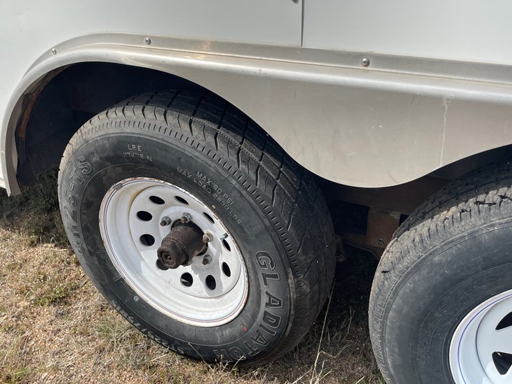 #4013-•-haulmark-enclosed-trailer-(az-title)-image-13