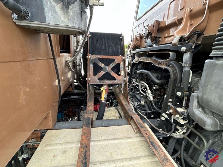 2013-ud-ud3300-s/a-garbage-truck-image-66