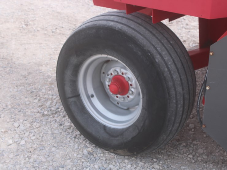 2015-massey-ferguson-1840-image-14