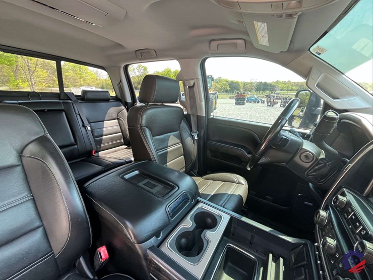 2015-gmc-3500-image-63