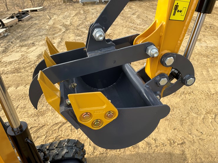 #1038-•-new-ats-rt15r-mini-excavator-image-26