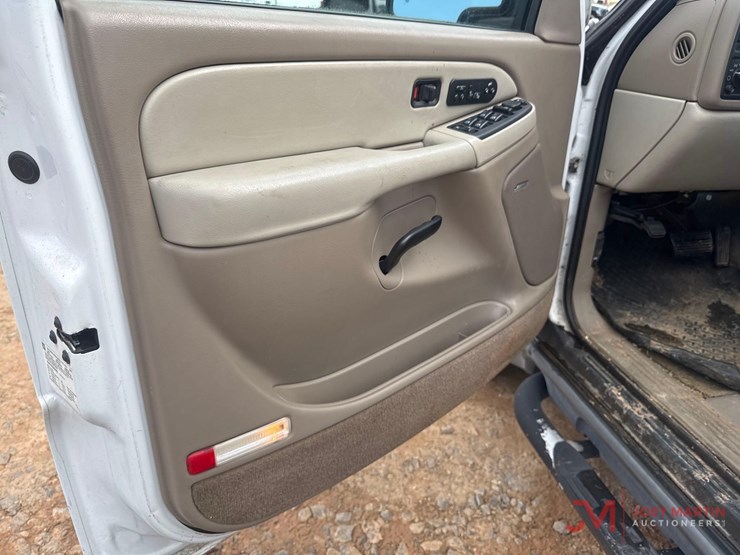 chevrolet-suburban-image-13