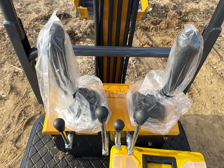 #1042-•-new-ats-rt12r-mini-excavator-image-14