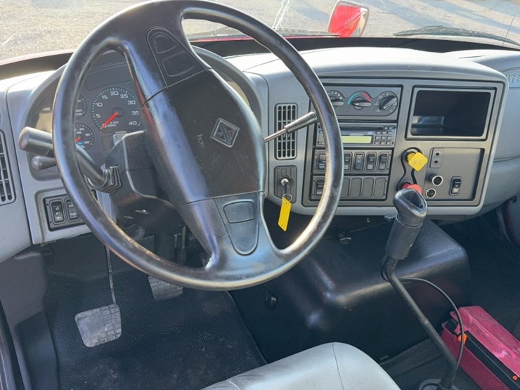 2004-international-8600-image-16