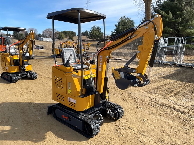 #1037-•-new-ats-rt15r-mini-excavator-image-3