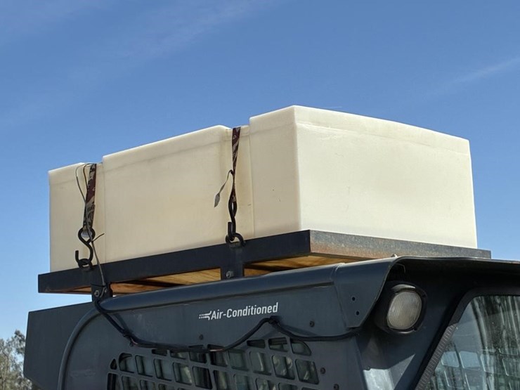 2011-mustang-2700v-image-14