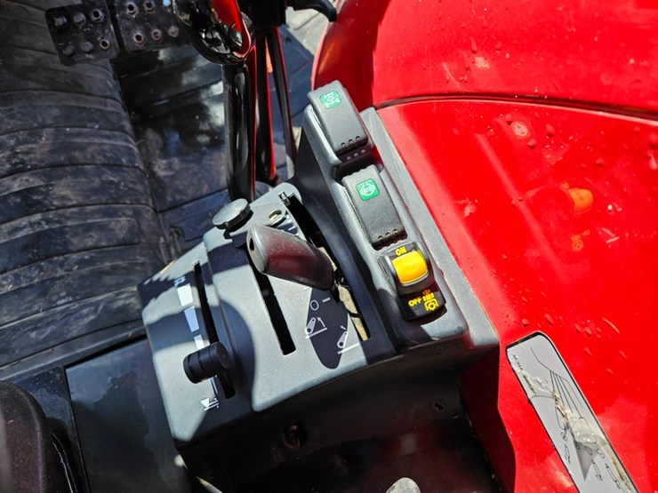 massey-ferguson-4710-image-30