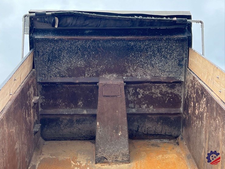 2011-volvo-truck-vhd-tri-axle-dump-truck-image-96