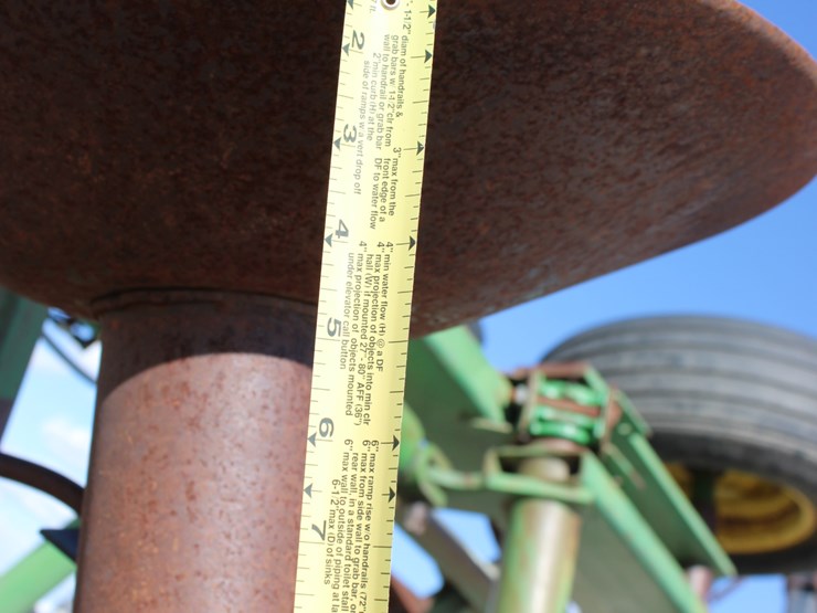 john-deere-235-image-36