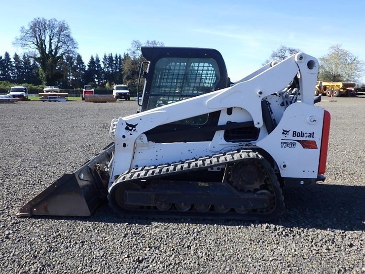 2021-bobcat-t740-image-8