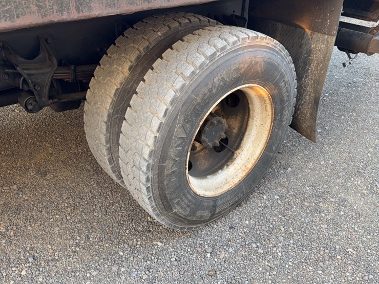 2005-ford-f650-image-11