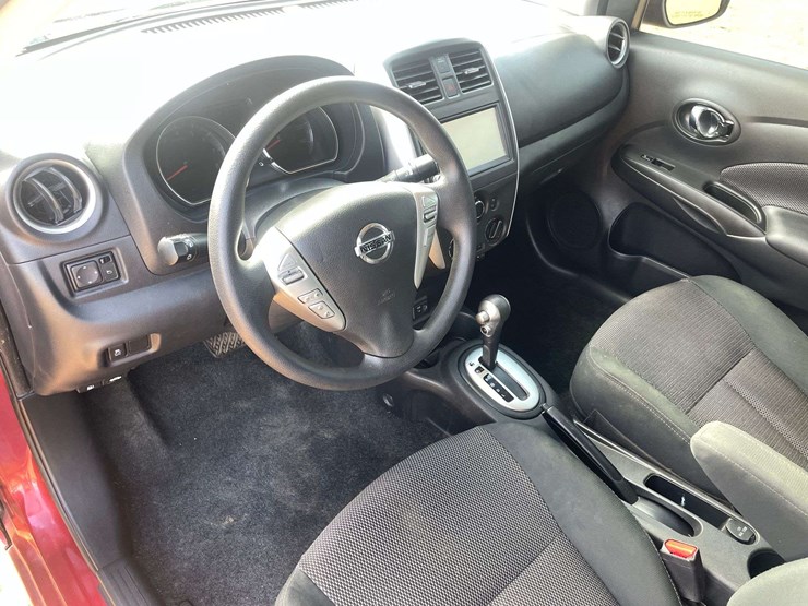 2019-nissan-versa-sv-4-door-sedan-(114,431-miles)-image-10