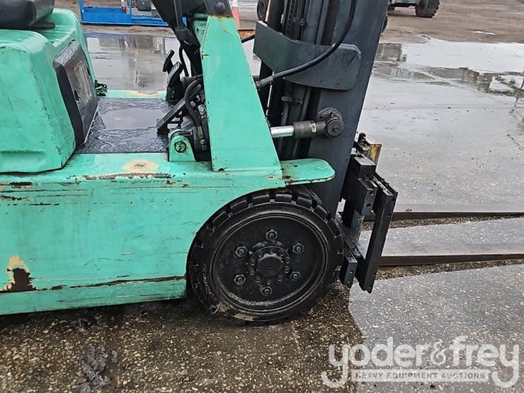 2001-mitsubishi-fgc25-image-8