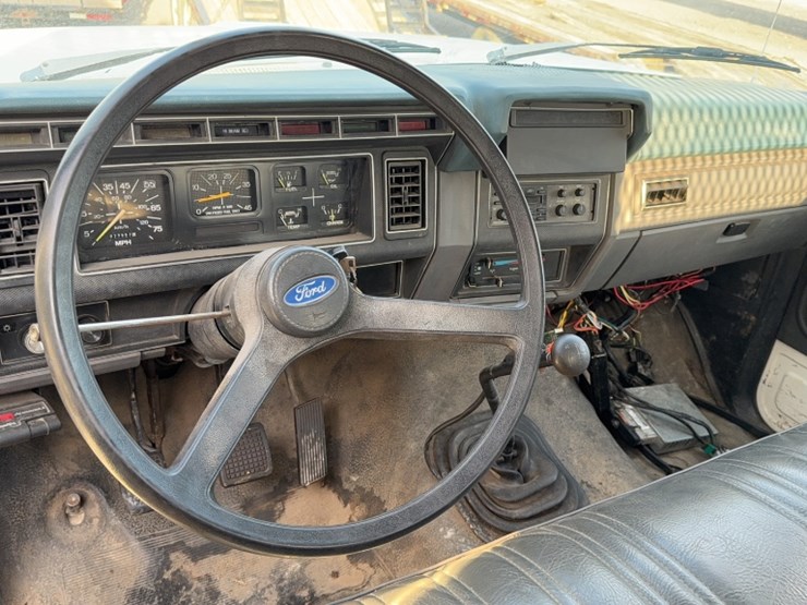 1994-ford-f700-image-16