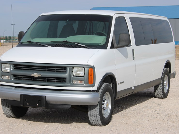 2001-chevrolet-express-3500-image-13