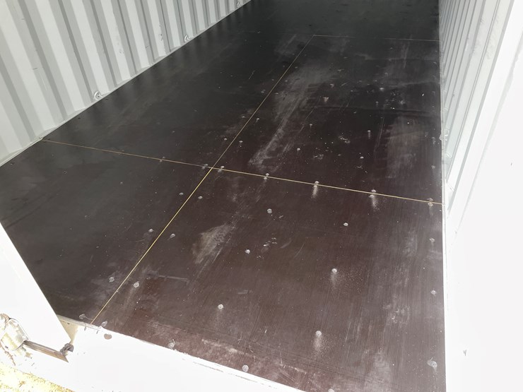 #116-•-20'-shipping-container-image-9