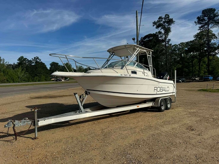 robalo-2240-walkaround-yacht-boat-with-cabin-image-11