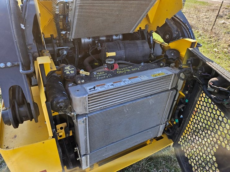 new-holland-l218-image-13