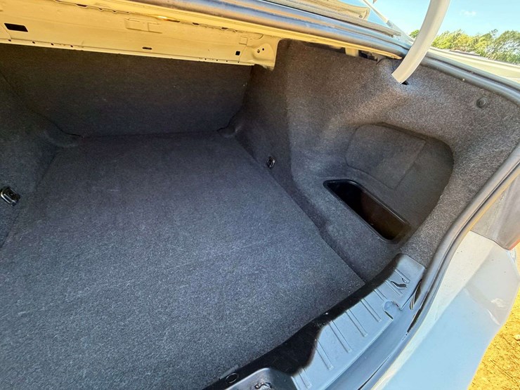 2011-bmw-528i-4-door-sedan-(178,025-miles)-image-17