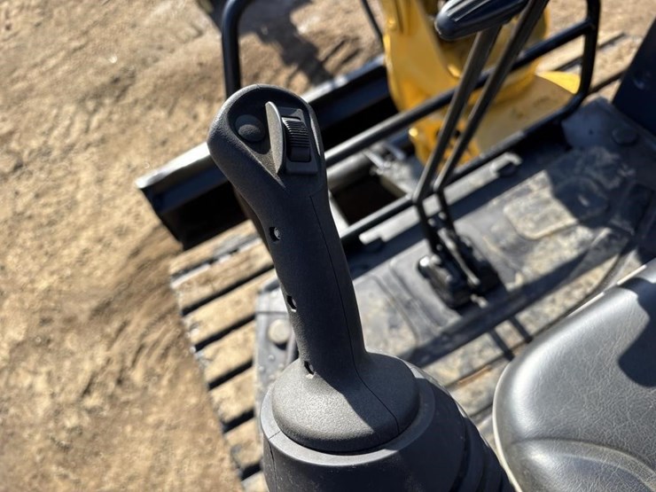 2015-caterpillar-305.5e2-cr-image-27