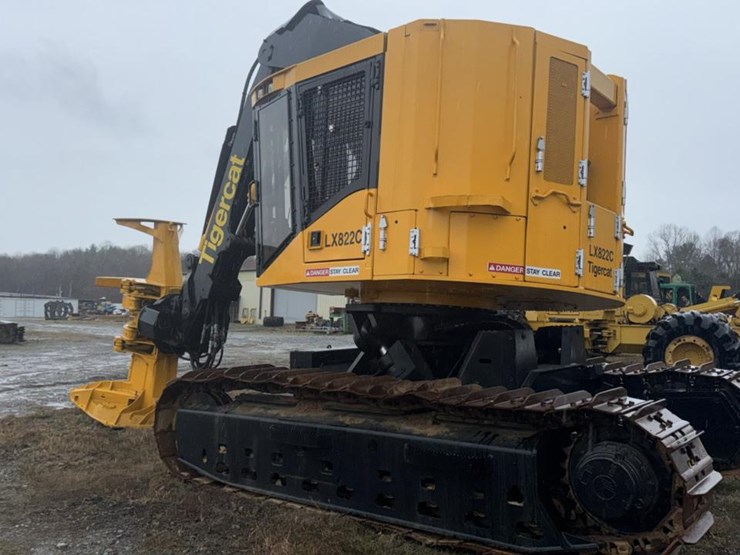 2010-tigercat-lx822c-image-3