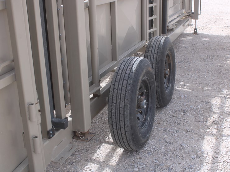 #1083-•-new-circle-t-portable-complete-cattle-processing-system-image-52