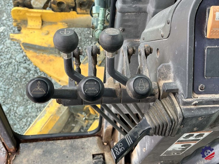 2003-volvo-g710b-image-63