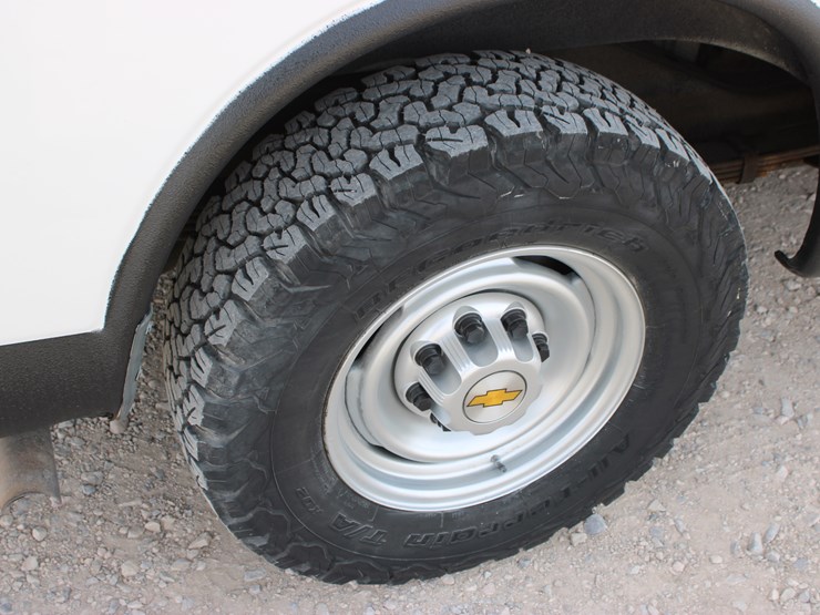 2001-chevrolet-express-3500-image-14