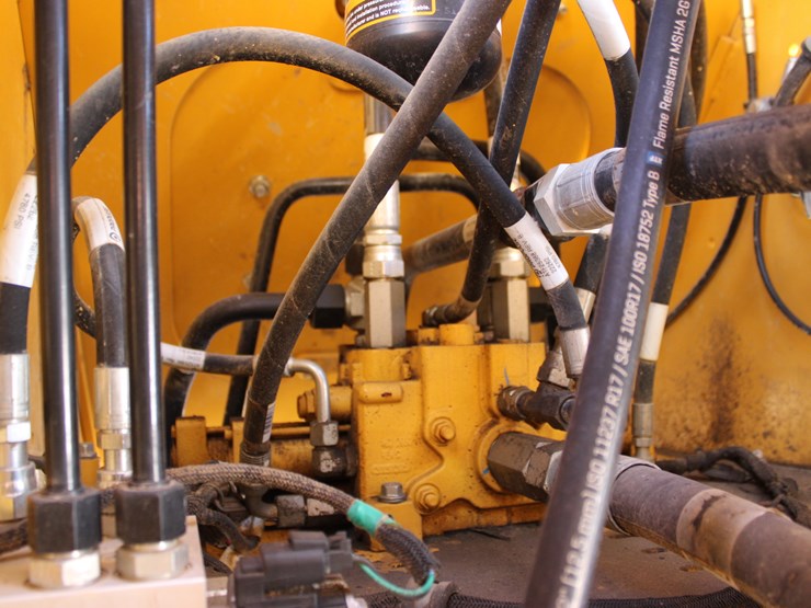 2021-deere-524p-image-36