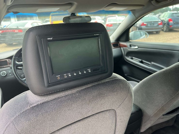 2011-chevrolet-impala-lt-4-door-sedan-(206,126-miles)-image-16