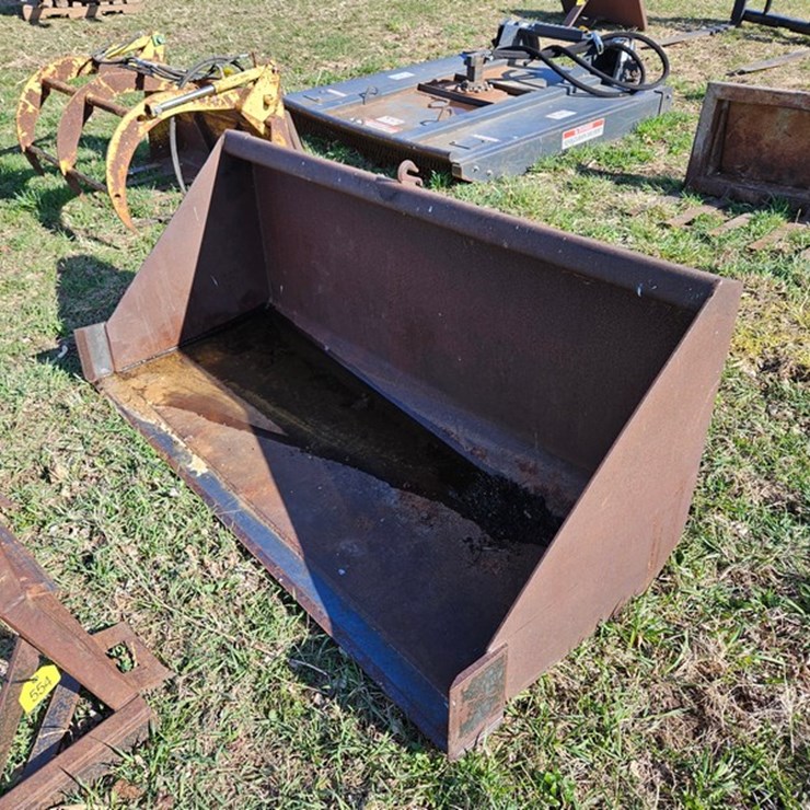 #555 • 72" High Capacity Bucket