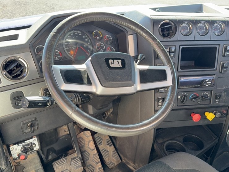 2016-caterpillar-ct660-image-15