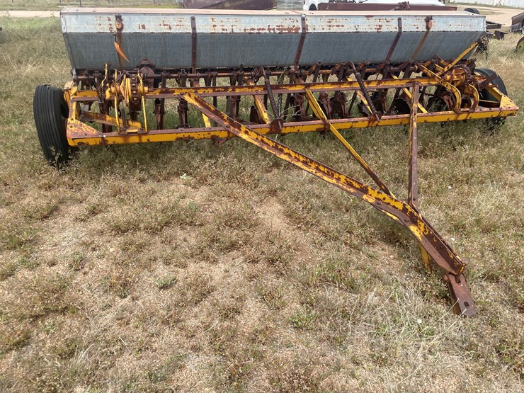 #4057-•-minneapolis-moline-grain-drill-image-1