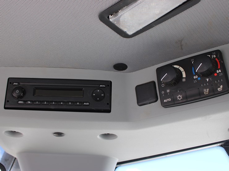 2021-deere-524p-image-47