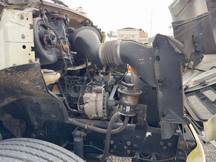 2006-ford-750-image-24