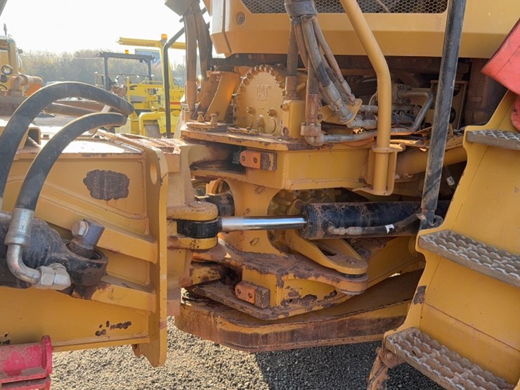 2016-caterpillar-745-image-6