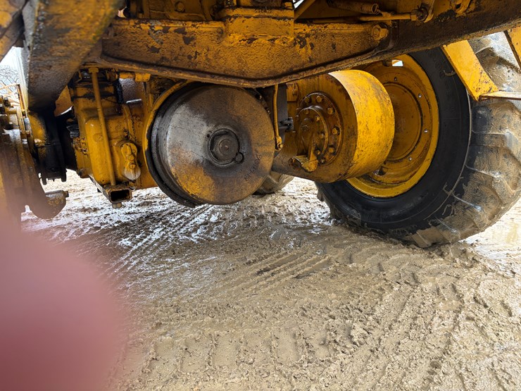 caterpillar-12-image-61