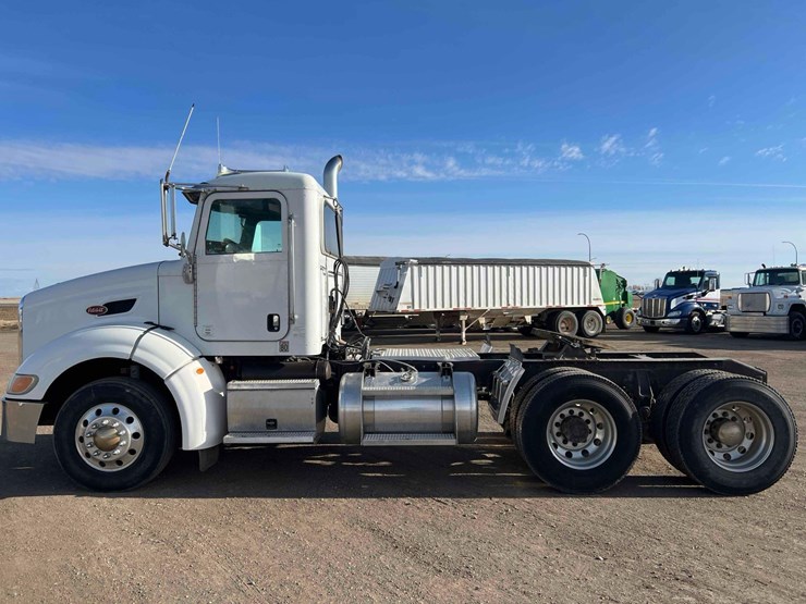 2008-peterbilt-384-image-8