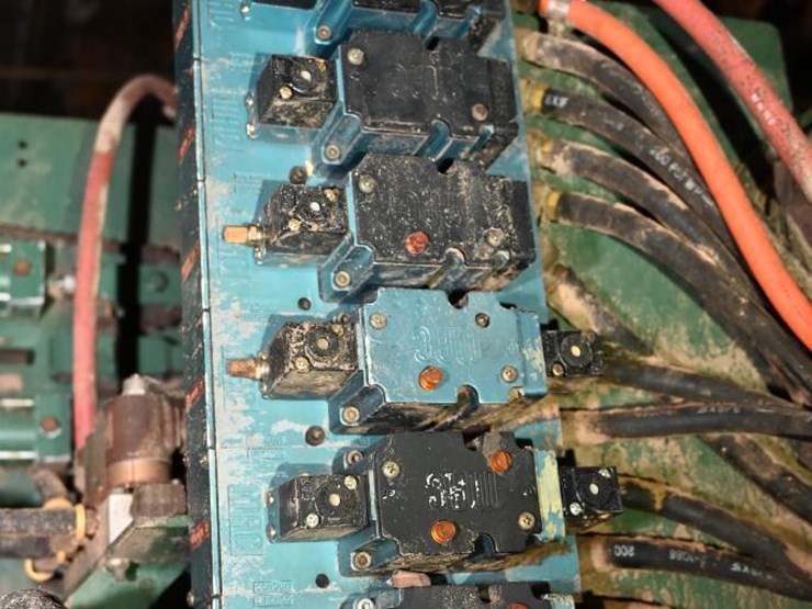 #116-•-cleereman-38-3hb-carriage-and-track-image-21