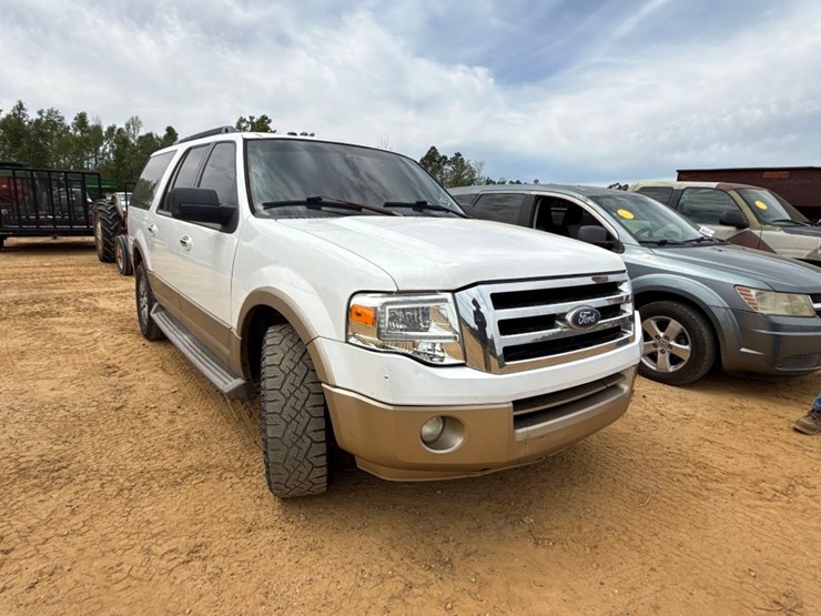 2011-ford-expedition-xlt-image-1