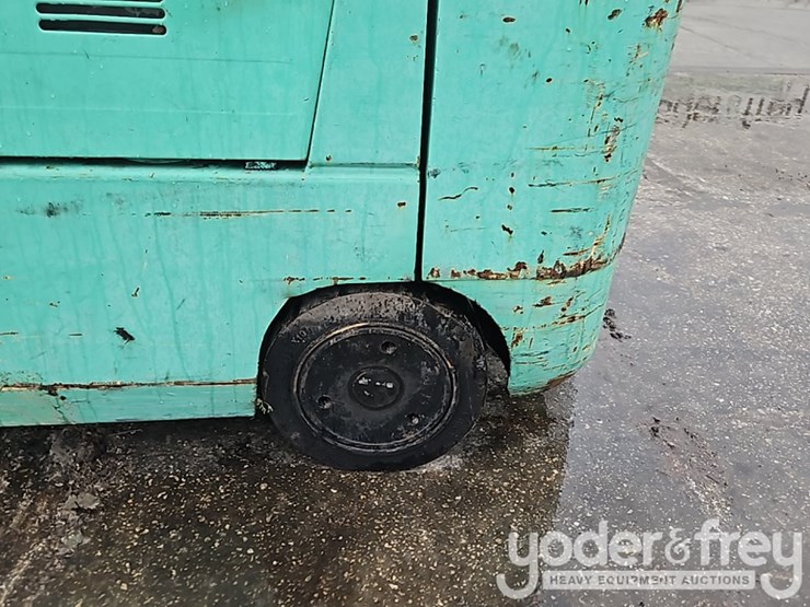 2001-mitsubishi-fgc25-image-16