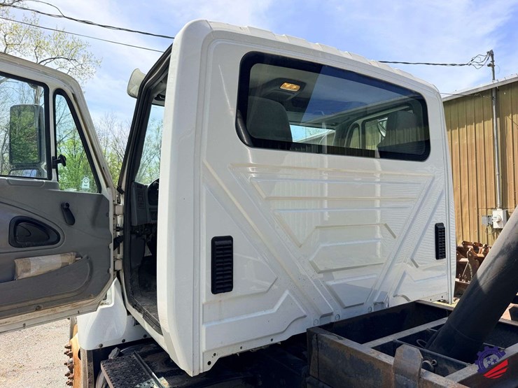 2007-international-7400-image-87