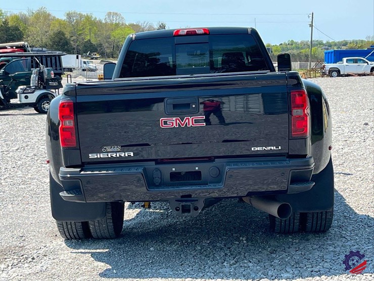 2015-gmc-3500-image-25