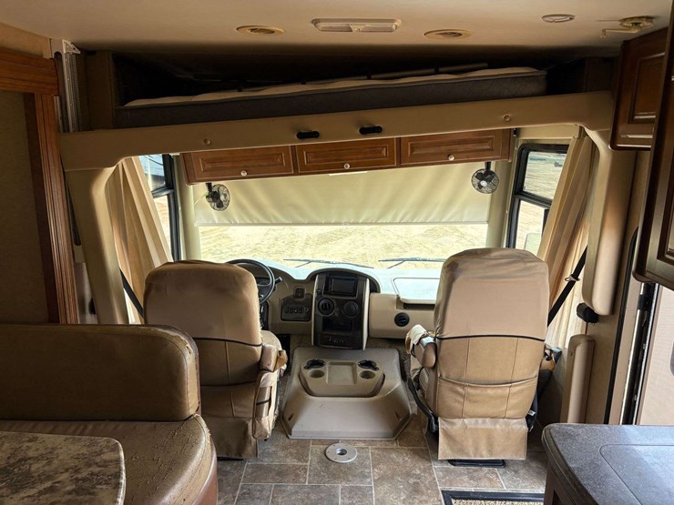 2014-ford-f-53-motorhome-image-12