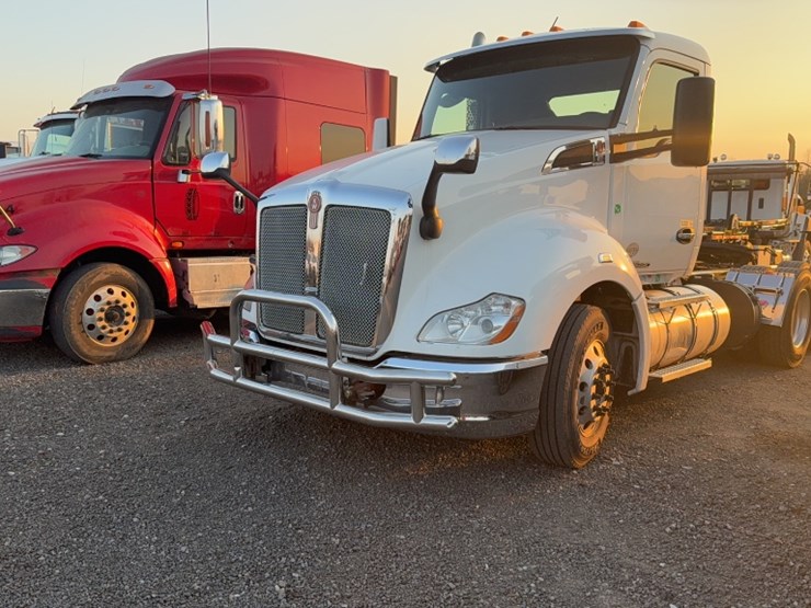 2019-kenworth-t680-image-1
