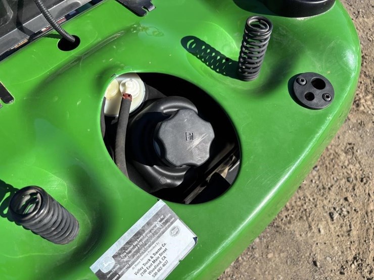 2016-john-deere-d110-image-17