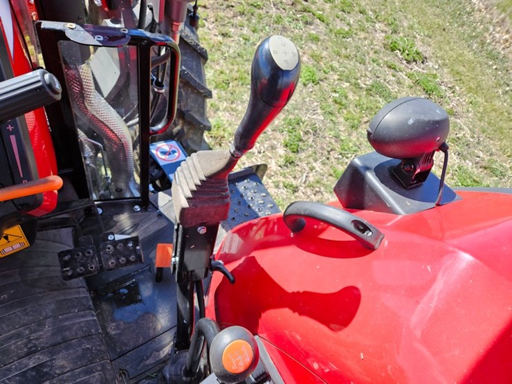 massey-ferguson-4710-image-34