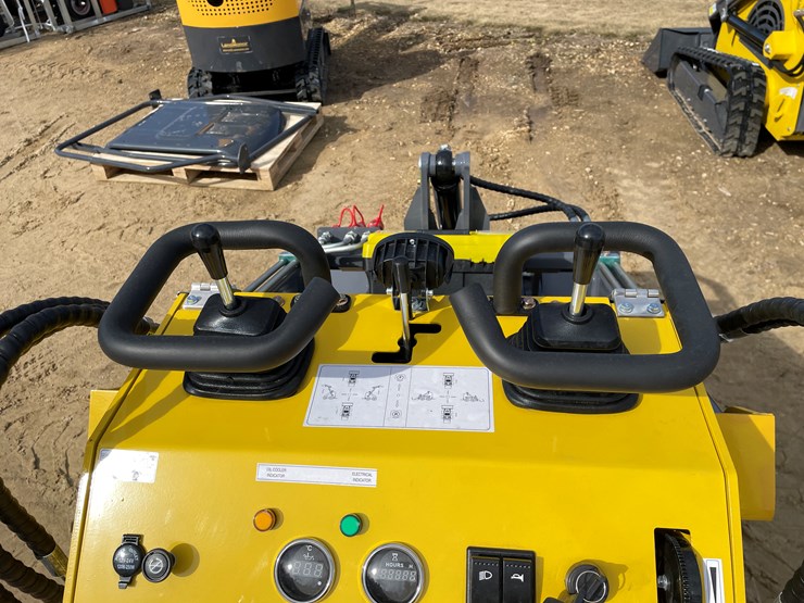 #212-•-landhonor-mini-skid-steer-loader-image-13